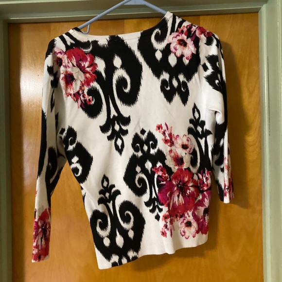 White House Black Market 3/4 Sleeve Button Down V Neck Sweater Size Medium - Picture 4 of 4